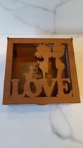 Caixa 15x15 cm em MDF cor Tabaco com tampa vazada love casal