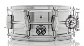 Caixa Bauer Steel Shell 12x5,5 TCM37 com casco em Aço cromado esteira e canoas com buchas em brass