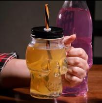 Caixa com 12 canecas caveira de vidro com tampa e canudo 450ml Caixa com 12 canecas caveira de vidro com tampa e canudo 450ml