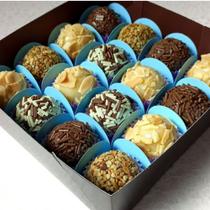 Caixa com 16 brigadeiros Caixa com 16 brigadeiros