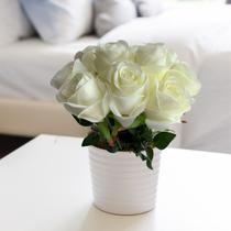 Caixa com 6 Hastes de Rosa Branca Artificiais para Decocção Moderna em Casamentos e Festas - DE2423