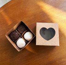 Caixa Coração para brigadeiro, doces lembrancinha, Kraft , com visor 8x8x4,5cm