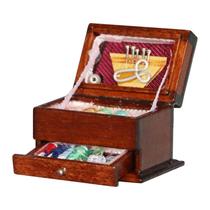 Caixa de costura de madeira em miniatura Dollhouse com bobinas de linha 1:12 Caixa de costura de madeira em miniatura Dollhouse com bobinas de linha 1:12
