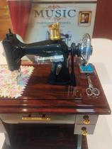 Caixa De Música Máquina De Costura Retrô Simulação Pequena Modelo De Loja De Roupas Presentes Decoração