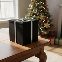 Caixa de Presente Luxo com Laço Prata para Natal Elegante