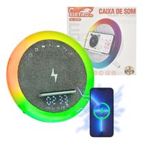 Caixa De Som com Relógio Digital Luz LED RGB e Carregador Por Indução