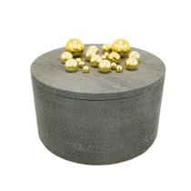 Caixa Decorativa Redonda material sintético Cinza Com Esferas em Metal Dourado G - L. A. D.