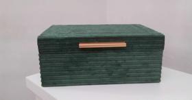 Caixa Em Mdf Veludo Verde Puxador Alumínio Bronze 30 Cm