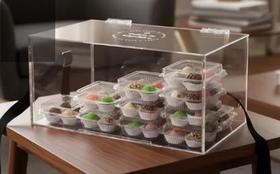 Caixa Expositora para 32 Caixinhas de Brigadeiros com Alça e Logo Personalizada na Tampa