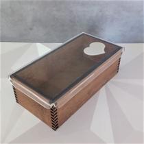 caixa madeira com tampa acrílica coração gravado - personalizável (tamanho e gravação)