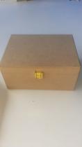 Caixa maleta com alça em mdf com fecho dourado 20x15x9