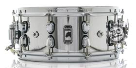 Caixa Mapex Black Panther Cyrus 14x6 Chrome Steel Shell com aros Sonic Saver e Automático Duplo