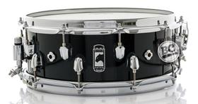 Caixa Mapex Black Panther Nucleus 14x5,5 com casco híbrido em Maple e Walnut e aros Sonic Saver