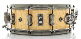 Caixa Mapex Black Panther Pegasus 14x5,5 casco híbrido em Maple e Walnut aros Sonic Saver BPNMW4550