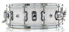 Caixa Mapex Black Panther Venom 14x5,5 Piano White com casco em Maple com aros PowerHoop 2.3mm