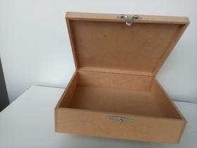 Caixa Mdf 26 x21,5x8 cm com fecho e dobradiça Caixa Mdf 26 x21,5x8 cm com fecho e dobradiça