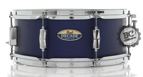 Caixa Pearl Decade Maple Ultramarine Velvet 14x5,5 com casco fino 5.4mm e pele Remo Ambassador UT Caixa Pearl Decade Maple Ultramarine Velvet 14x5,5 com casco fino 5.4mm e pele Remo Ambassador UT