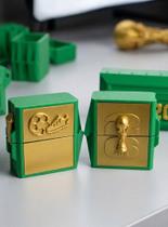 Caixa Porta Figurinhas da Copa com Divisórias Organizador de Cards Futebol Cor:Caixa simples verde Caixa Porta Figurinhas da Copa com Divisórias Organizador de Cards Futebol Cor:Caixa simples verde