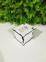 Caixinha com Tampa Articulada em MDF Branco - Dia dos Professores - 5,5cm x 5,5cm x 4,5cm
