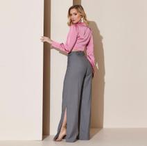 Calça alfaiataria pantalona com fendas na lateral