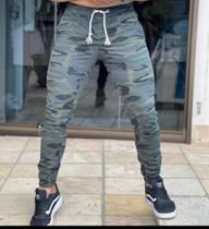 Calça camuflada