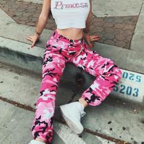 Calça camuflada rosa