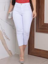 Calça Capri curta branca feminina jeans com lycra elastano cintura alta moda tendência lançamento Calça Capri curta branca feminina jeans com lycra elastano cintura alta moda tendência lançamento