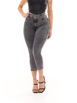 Calça Capri Curta Chumbo/Cinza/Marmorizada Feminina Jeans com Lycra Elastano Cintura Alta Moda Tendência Lançamento Calça Capri Curta Chumbo/Cinza/Marmorizada Feminina Jeans com Lycra Elastano Cintura Alta Moda Tendência Lançamento