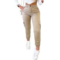 Calça Cargo Feminina Bege Com Bolso e Barra de Elastano Calça Cargo Feminina Bege Com Bolso e Barra de Elastano