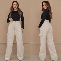 Calça Cargo Jeans Feminina Off White com Bolsos Laterais Casual e Estilosa