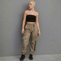 Calça Cargo Jovem Mulher com Bolso Grande 3D e Corrente Prateada Cor:CaquiTamanho:GG