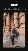 Calça cargo material sintético