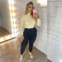 Calça Cenoura Em Linho Texturizado Com Cinto e Punho Calça Cenoura Em Linho Texturizado Com Cinto e Punho