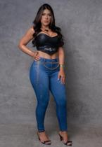 Calça cigarrete com strass no bolso