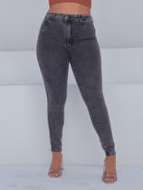 Calça Cigarrete Feminina Jeans Marmorizada Chumbo com Cintura Alta e Conforto Extra Calça Cigarrete Feminina Jeans Marmorizada Chumbo com Cintura Alta e Conforto Extra