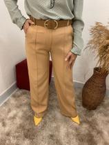 Calça de alfaiataria modelo social