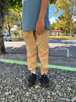 Calça De Sarja Frente e Moletom Atrás Argila Youccie