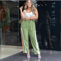 Calça detalhes e bolso