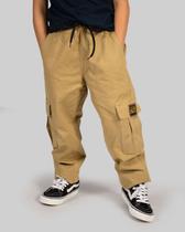 Calça DR7 Street Cargo The Penny Patch (Juvenil) - Caqui Calça DR7 Street Cargo The Penny Patch (Juvenil) - Caqui