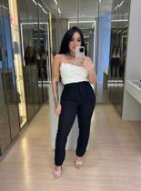 Calça em alfaiataria na cor preta, tamanho G Calça em alfaiataria na cor preta, tamanho G