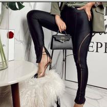 Calça em cirrê modelo renda com ziper