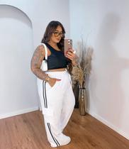 Calça Feminina Cargo Track Pants Listras Laterais Plus Size Calça Feminina Cargo Track Pants Listras Laterais Plus Size