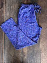 Calça Feminina Com Bolsos Na Frente Na Viscose Estampada