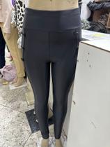 Calça feminina couro sintético