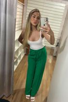 Calça feminina estilosa e cheia de charme