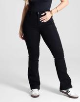 Calça Feminina Flare Petit Preta Sawary Sarja Baixinha Boot Cut Lycra Confortável