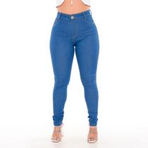 Calça feminina jeans clássica azul com levanta bumbum de estilo blogueira