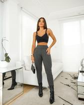 Calça Feminina Justa Modelo Legging Skinny