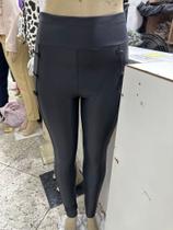 Calça feminina material sintético