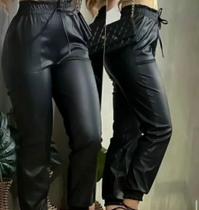 Calça feminina material sintético tamanho M